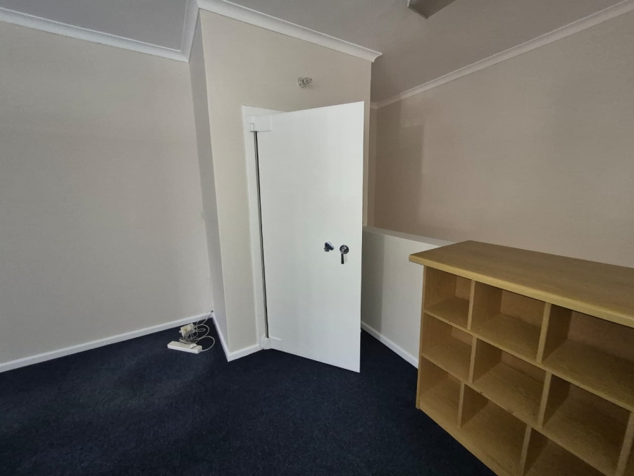 To Let Commercial Property for Rent in Pinelands Western Cape